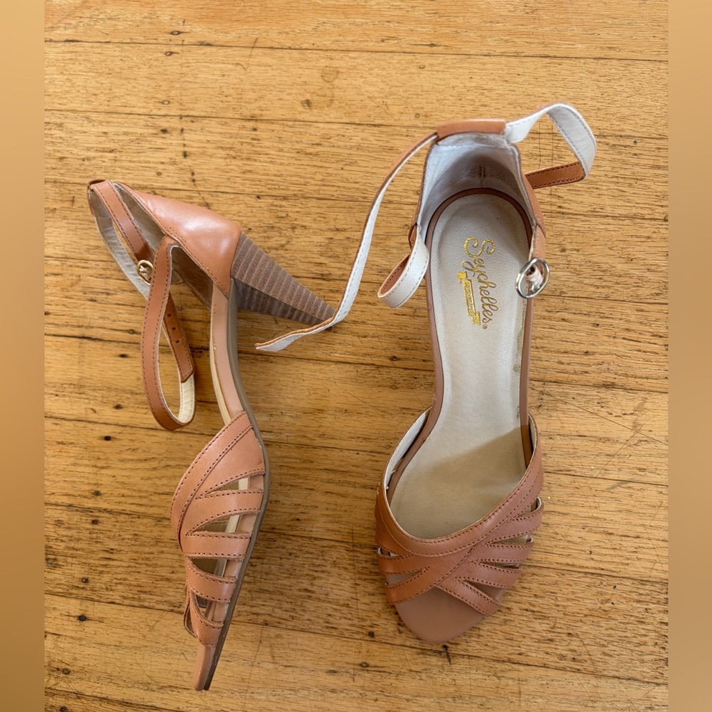 Seychelles Heritage peep toe stacked wood heal sandals - Picture 6 of 10